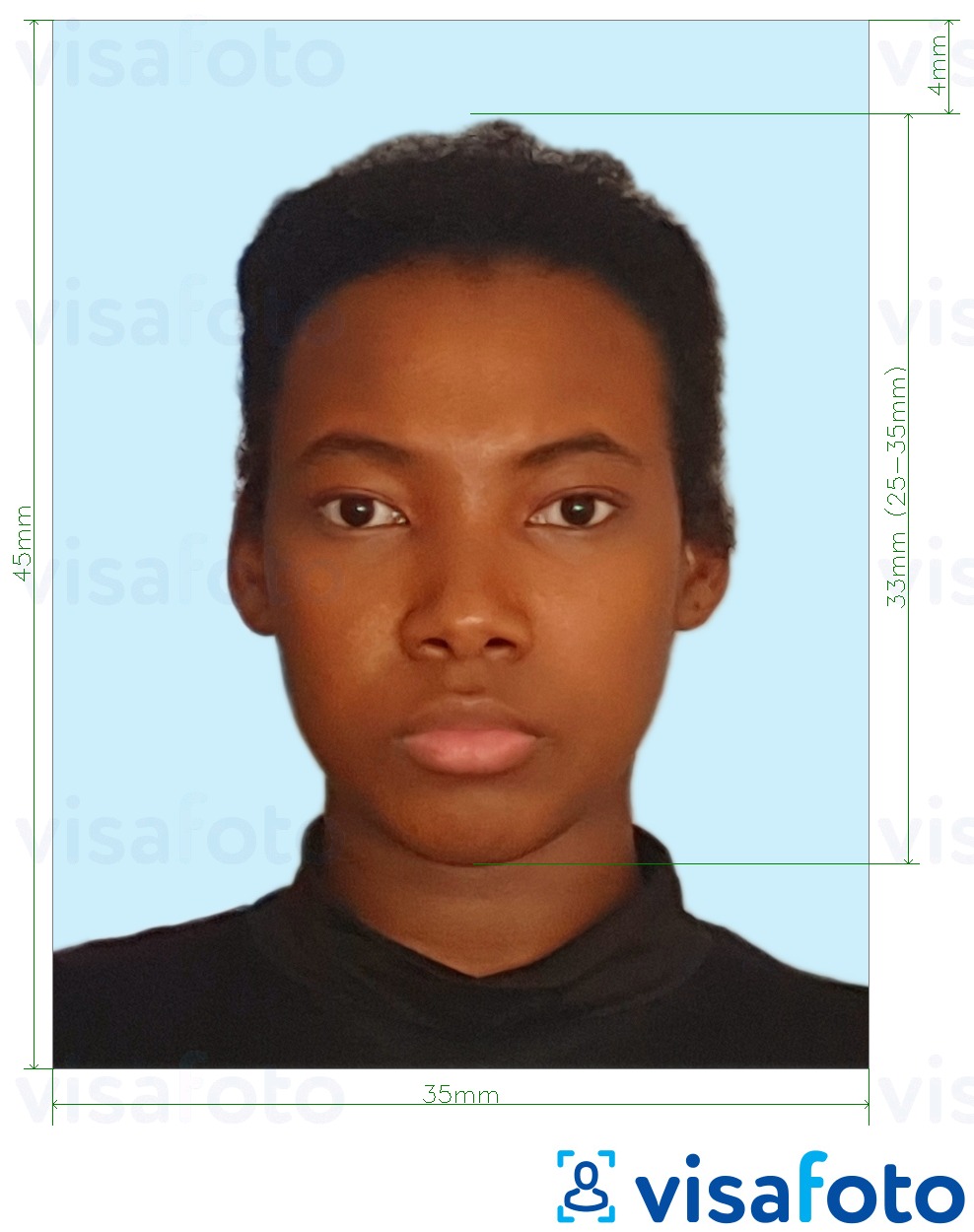 Tam boyut belirtimi olan Jamaika pasaportu 35x45 mm soluk mavi arka plan için fotoğraf örneği