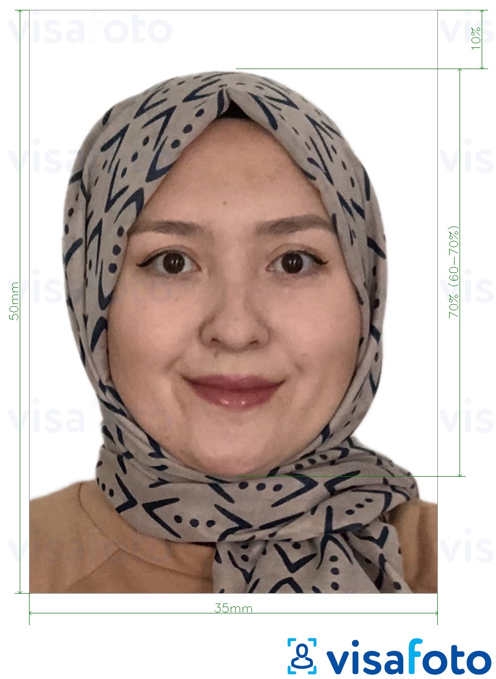 Tam boyut belirtimi olan Malezya Visa 35x50 mm beyaz arka plan için fotoğraf örneği
